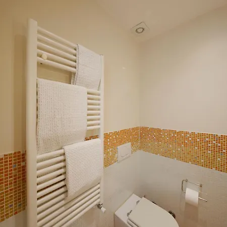 Uptown - Sabrina's Cozy سيينا