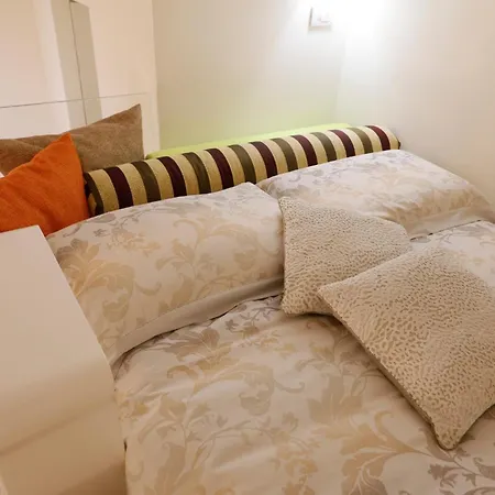 Uptown - Sabrina's Cozy سيينا