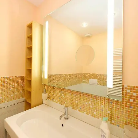 Uptown - Sabrina's Cozy