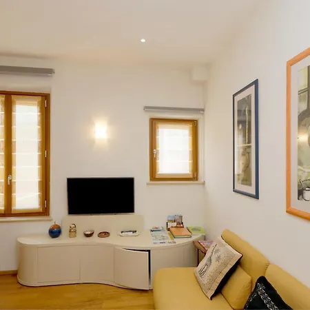 Uptown - Sabrina's Cozy Apartman