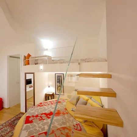 Uptown - Sabrina's Cozy *