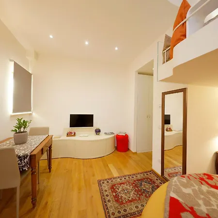 Uptown - Sabrina's Cozy * Sienne