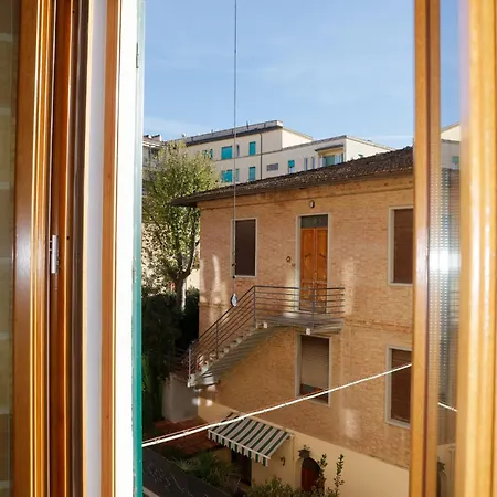 Uptown - Sabrina's Cozy アパート