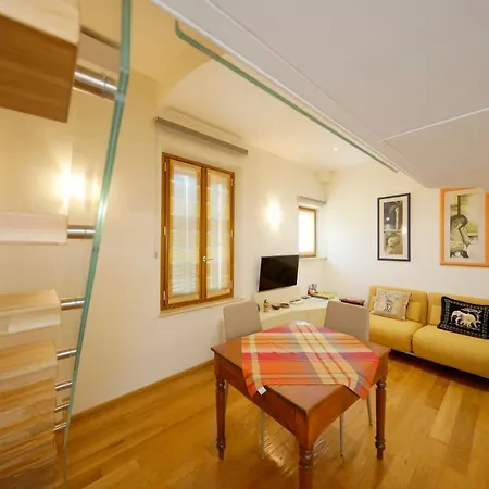 Uptown - Sabrina's Cozy Lägenhet Siena