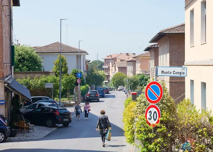 Uptown - Sabrina's Cozy Апартаменты