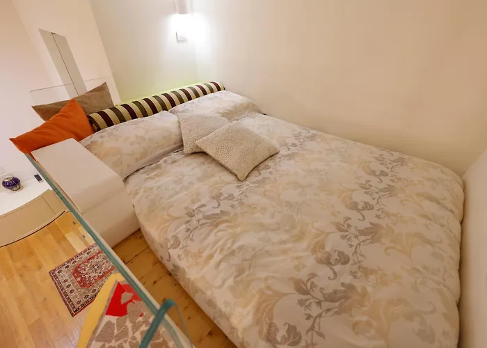 Uptown - Sabrina's Cozy Apartment Siena