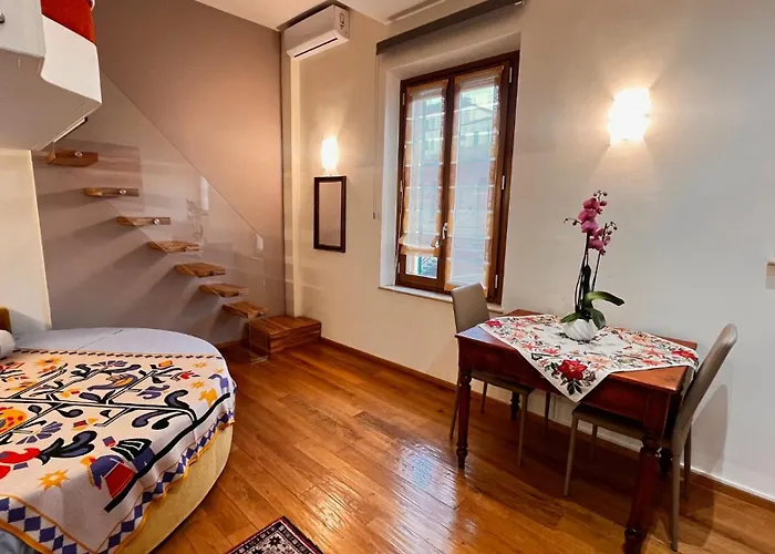 Uptown - Sabrina's Cozy *